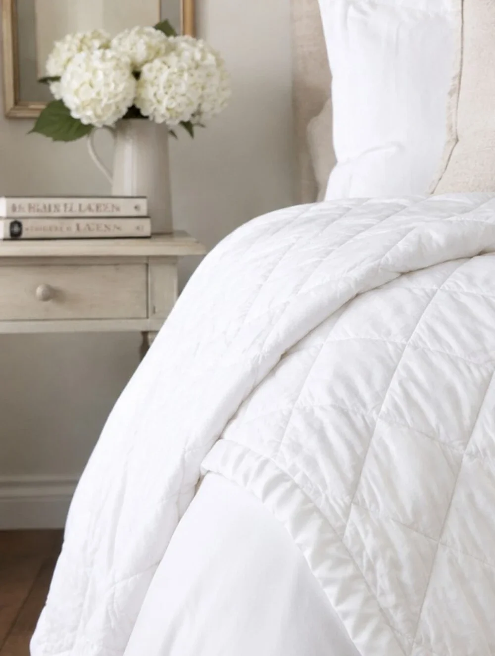 Ralph Lauren Home White Quilted Down Alternative Blanket Full Crest